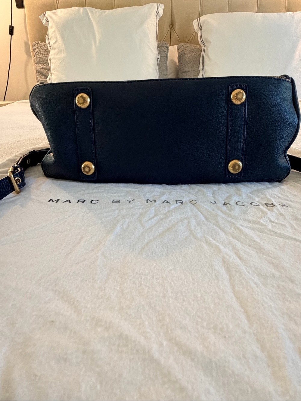 Marc by Marc Jacobs Navy Leather Shoulder Bag with Gold Hardware - Picture 5 of 8